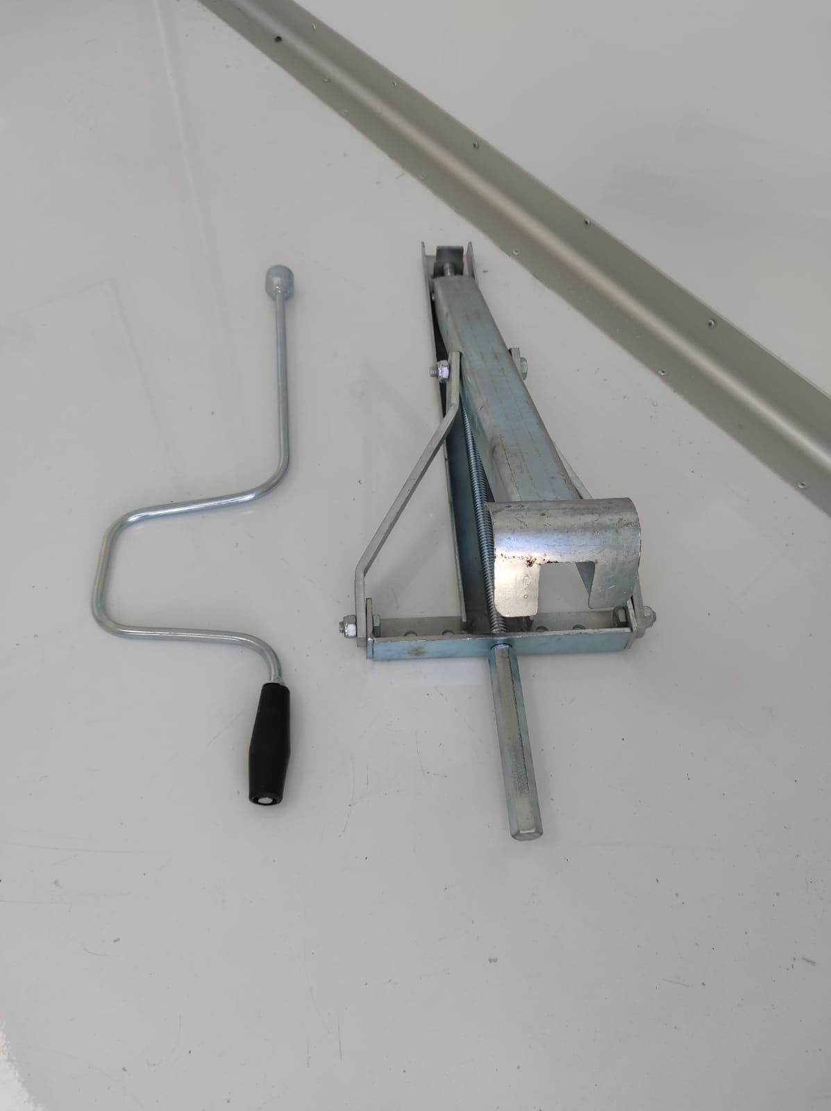 PARK DESTEK KRİKOSU VE ÇEVİRME KOLU