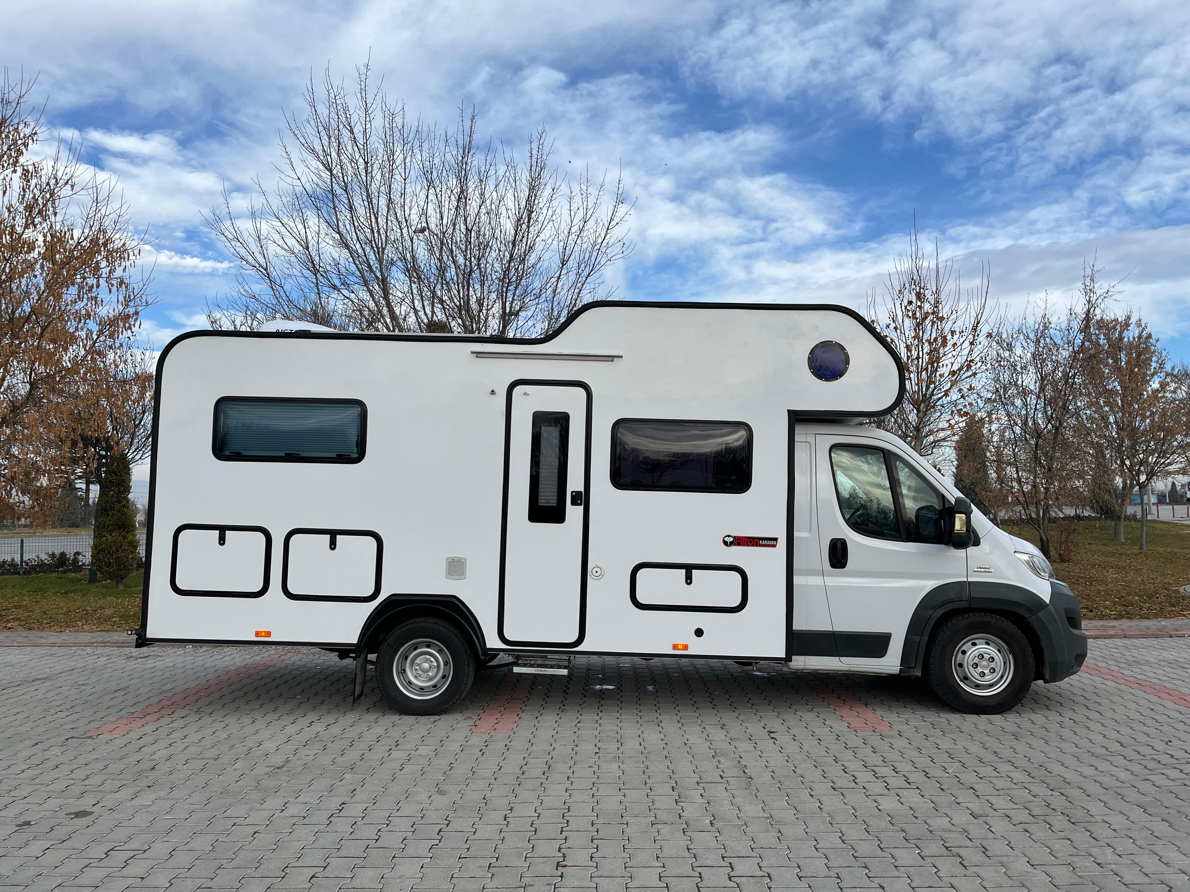 ALKOVENLİ MOTOKARAVAN HONYCOMB KOMPOZİT 